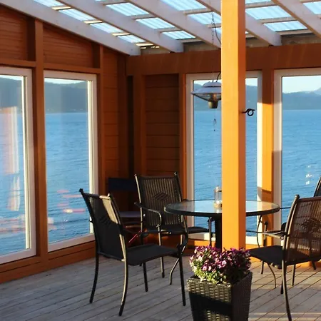 Hjelvikhytta - Flott Beliggenhet Ved Sjoen Villa Exterior photo
