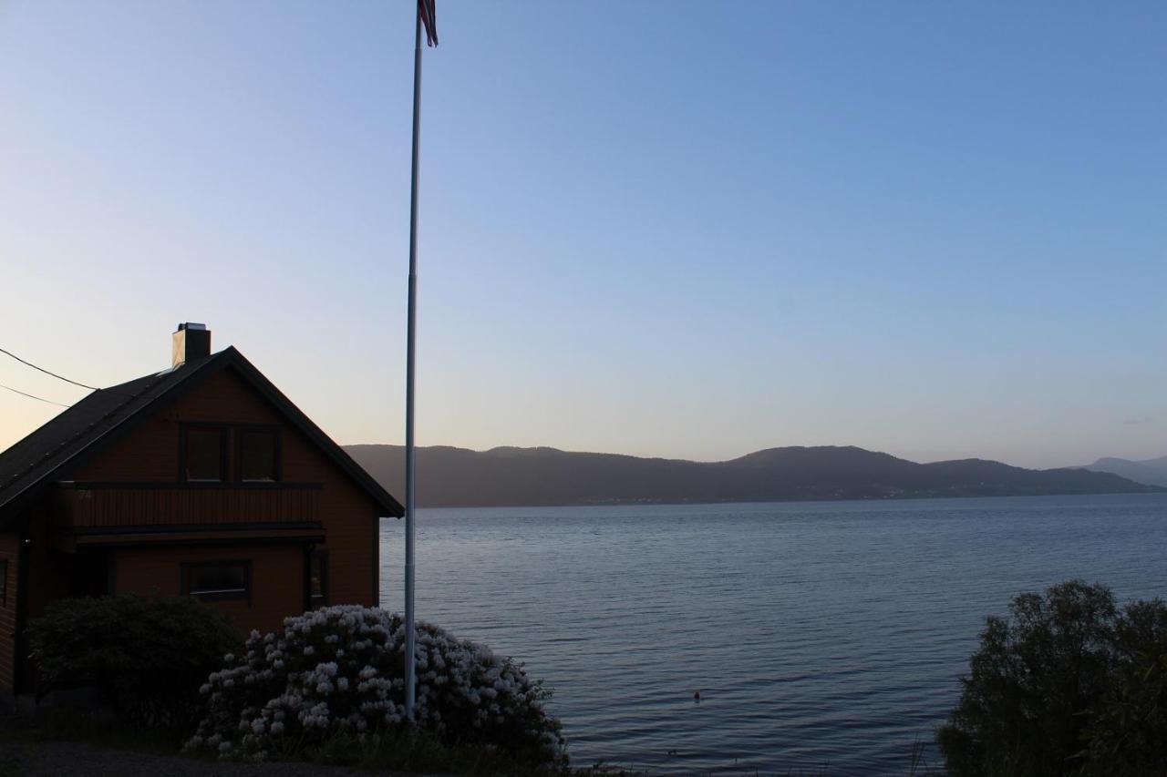 Hjelvikhytta - Flott Beliggenhet Ved Sjoen