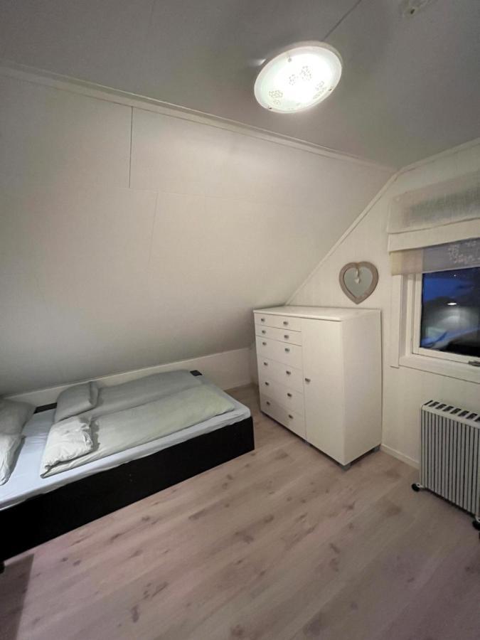 Hjelvikhytta - Flott Beliggenhet Ved Sjoen Hébergement de vacances *