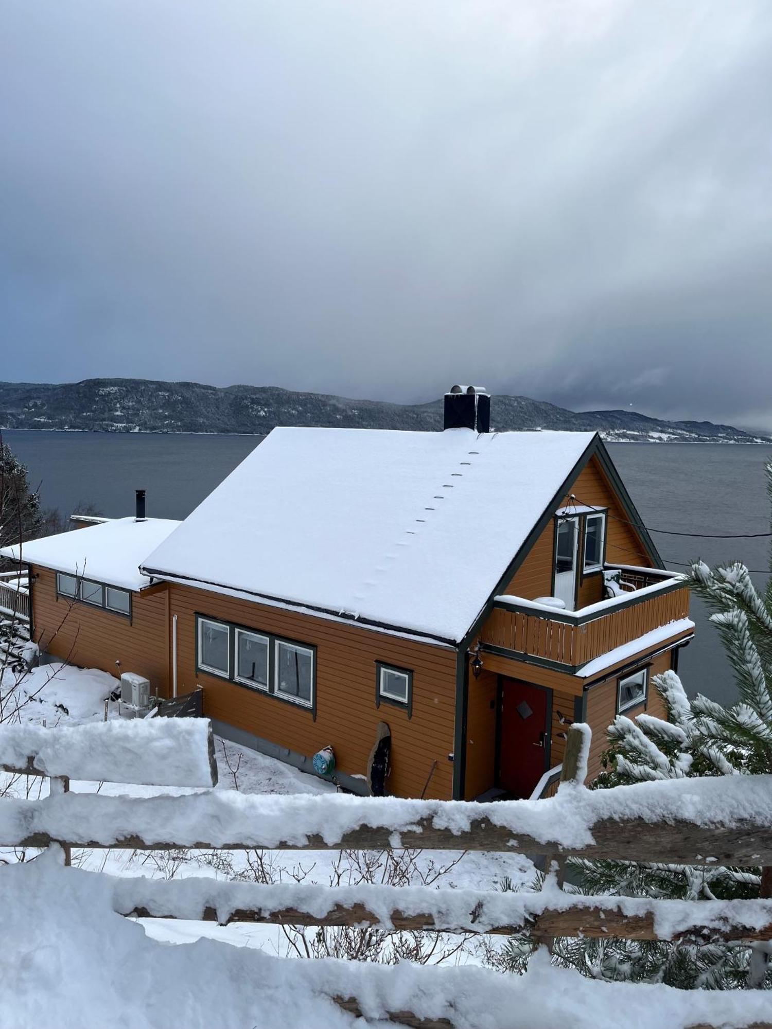 Hjelvikhytta - Flott Beliggenhet Ved Sjoen Hébergement de vacances